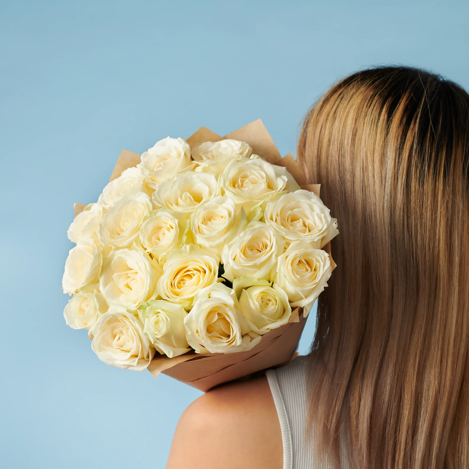 20 Premium White Roses - image №3